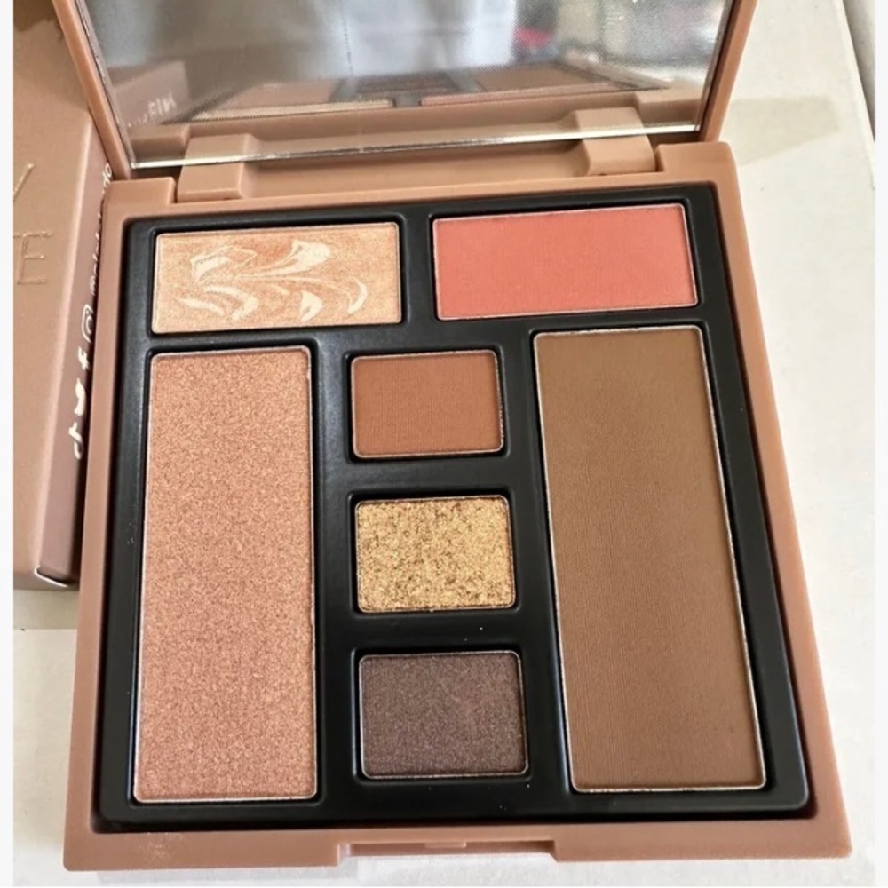 Ciaté London Brazilian Glow Eye & Face Palette Medium Dark NIB.